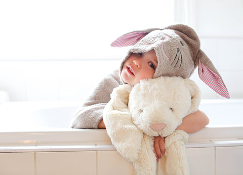 What to do if your baby cries at bathtime_Cuddledry.com