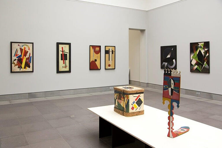 Works displayed (in order from left to right) by Olga Rozanova, Kazimir Malevich, El Lissitzsky, Alexander Rodchenko and Lyubov Popova. 