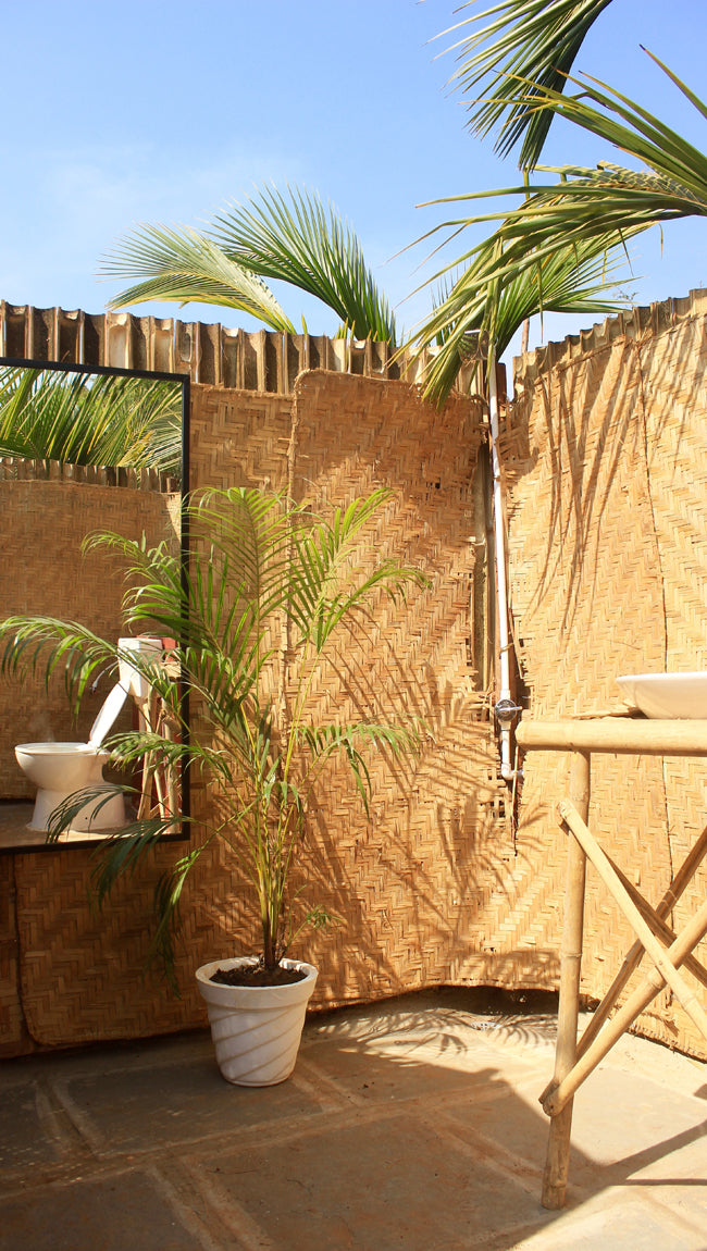 shower and bathroom in the open air at Wigwam