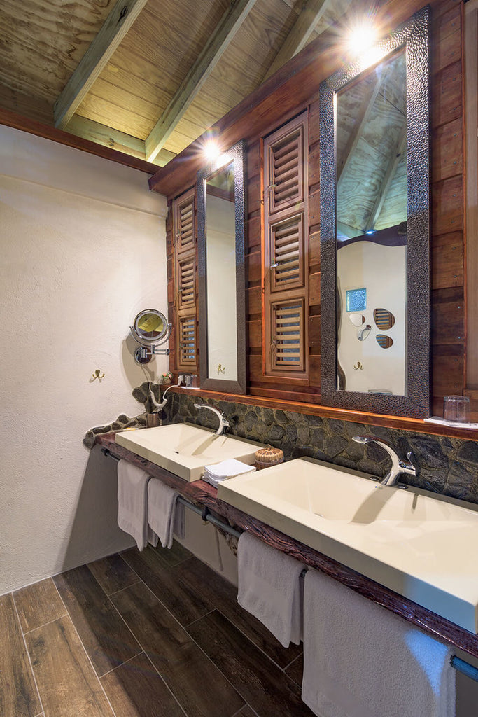 Mango Lodges bathroom