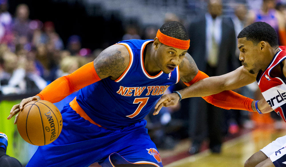 Carmelo wearing arm sleeves as a Knick