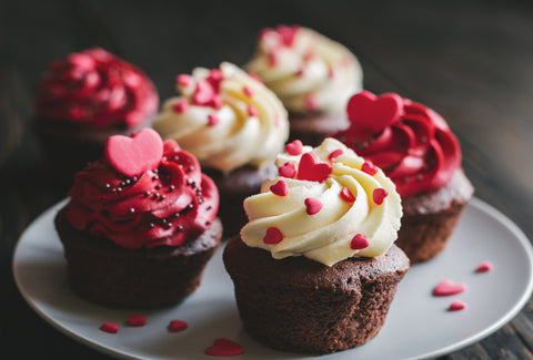 the image shows six tasty looking cupcakes on a plate