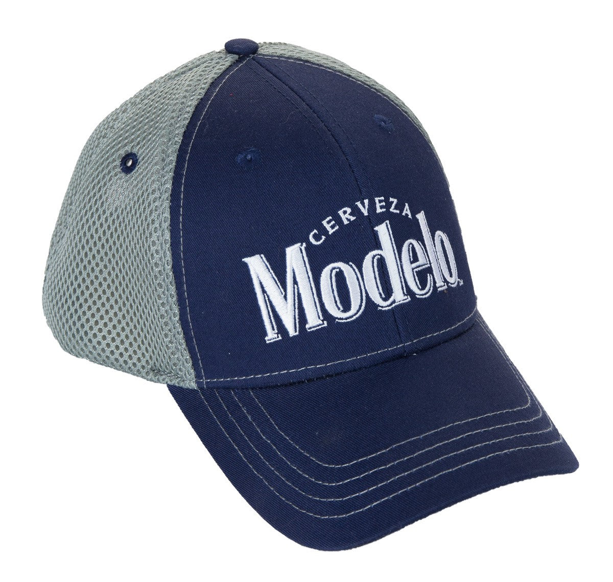 modelo trucker hat