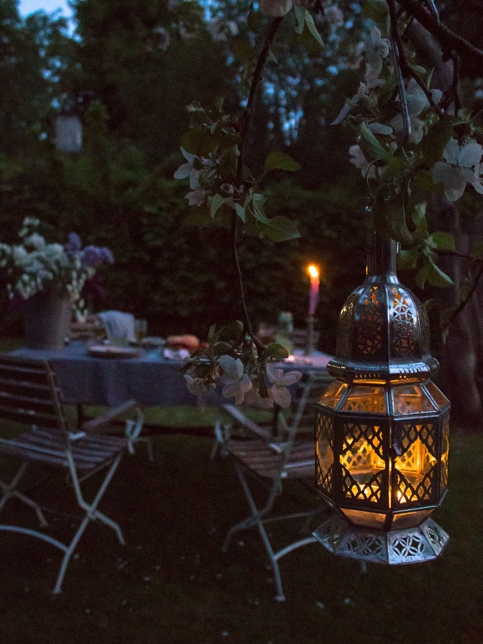 Laterne, marokkanische Wohnaccessoires, Abend, draußen essen, Sommer, Tischdekoration, Tischdeko, Garten, Grillparty