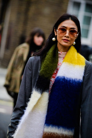 Street Style: Long Pearl Dangling Earrings