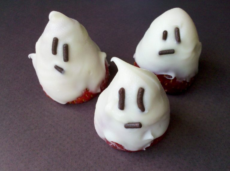 Chocolate Covered Ghost Strawberries