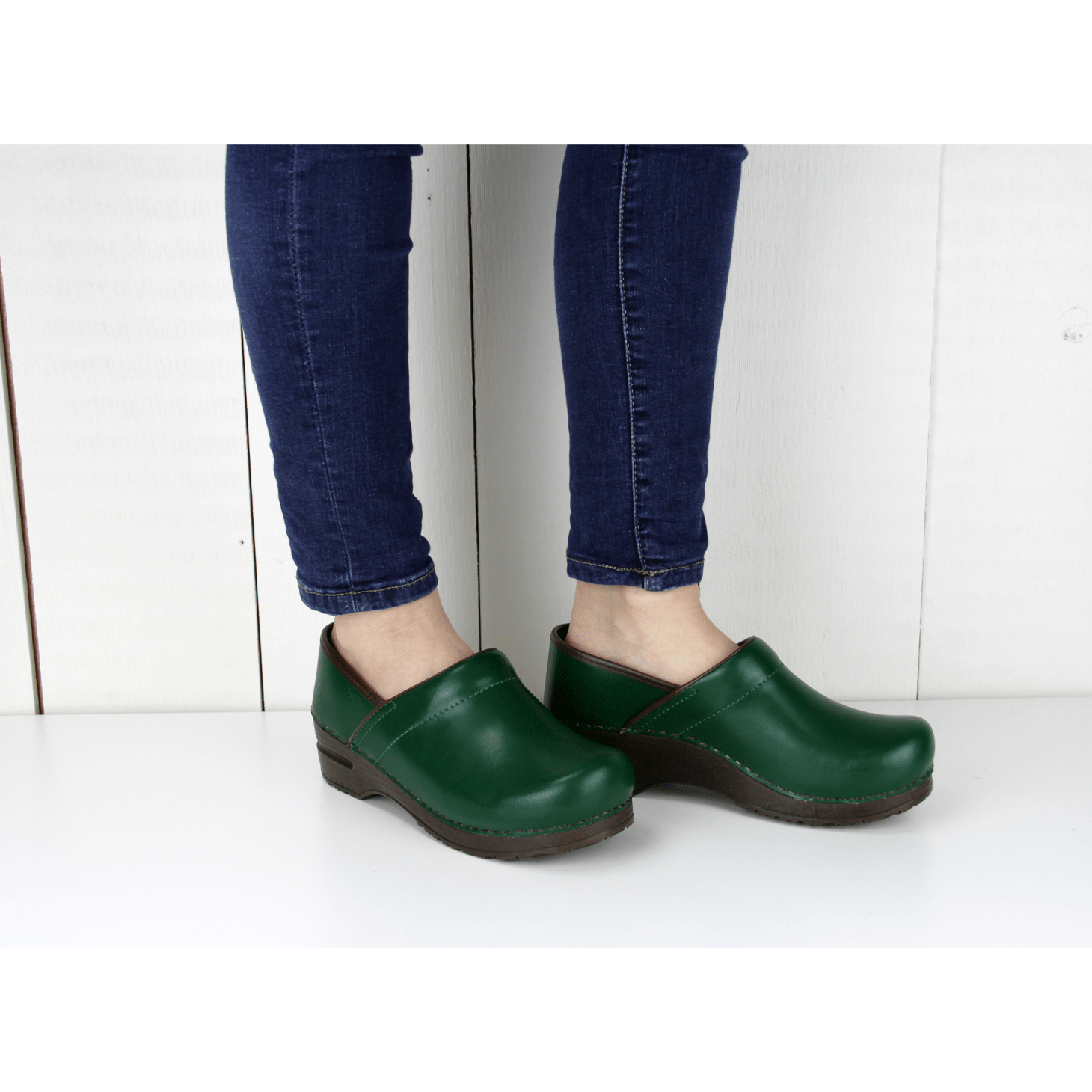 sanita clogs