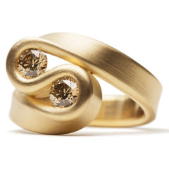 Leen Heyne - The Bended ring made with 750 gold and two brown diamonds 