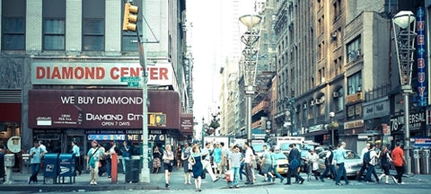 New York's 47th Street Diamond and Jewelry District - Photo: Countryrxcard.com 