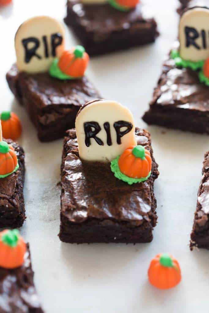 Pickett's Press 10 creative and easy Halloween treats for kids to get in the spooky spirit, and remember eat, drink, and be scary.