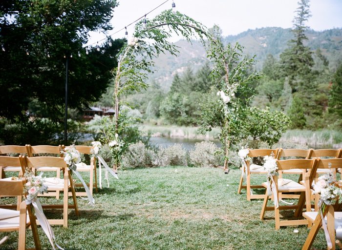 Lindsey & Steven’s whimsical wedding took place in Calistoga, CA. Would you like to be featured on #PPRealBride?