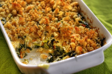 Creamy Leek and Kale Gratin with Crunchy Brown Butter Breadcrumbs recipe with thyme, nutmeg, parmesan... 6 Easy, Spa-Inspired Recipes for a Relaxing Thanksgiving Feast from The Bathroom Bliss Blog by Rotator Rod 