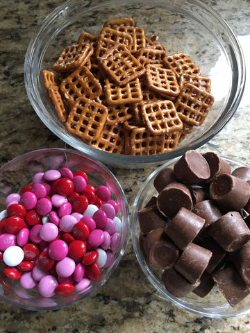 ingredients for Valentine pretzel bites pretzels, rolos, m&ms