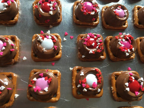 Valentine pretzel bites with sprinkles