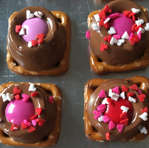 Valentine pretzel bites with sprinkles