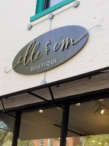 places to shop in downtown lee's summit, elle and em boutique