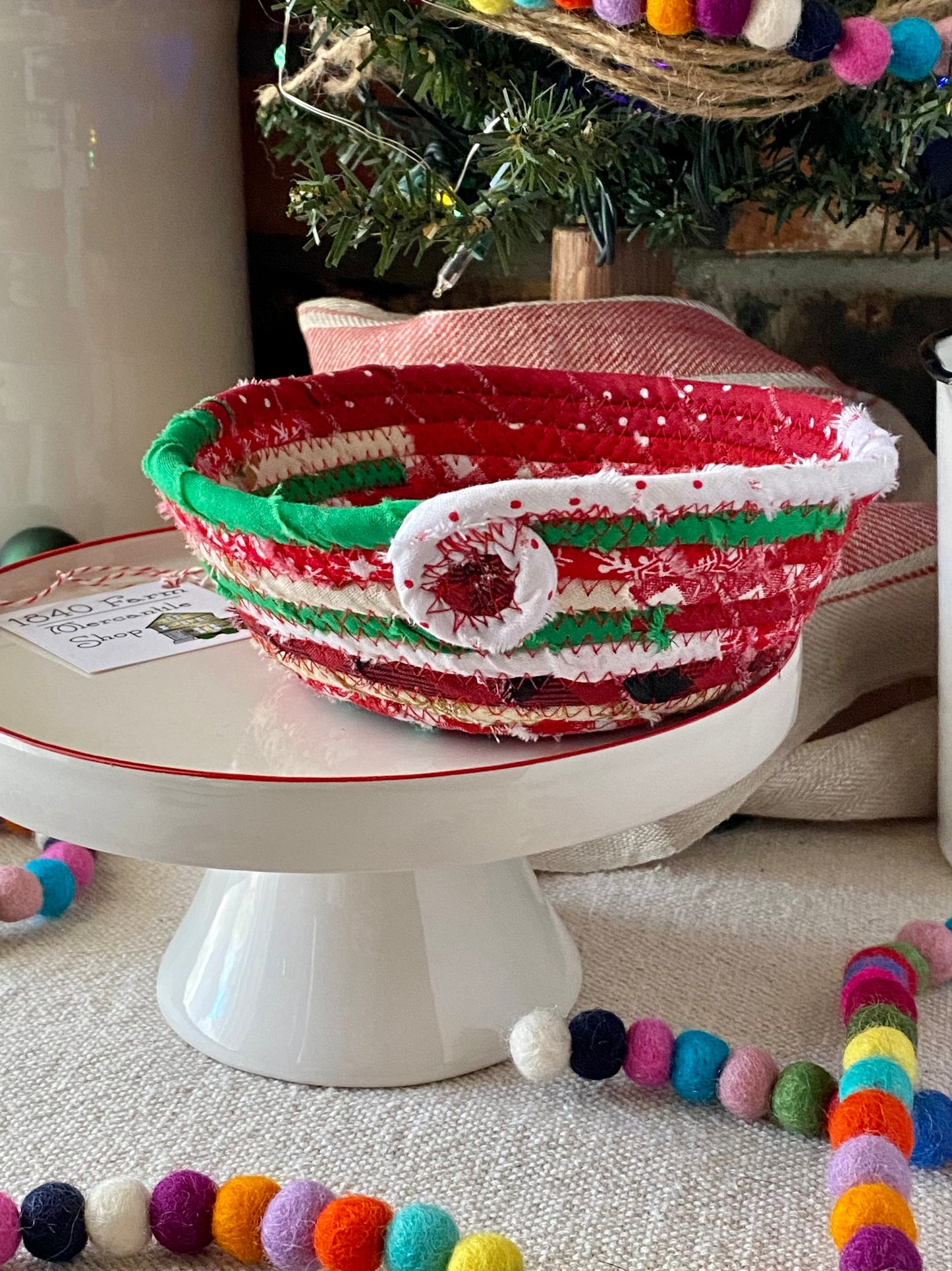 #4 Nesting Basket #1901 - Old Fashioned Christmas