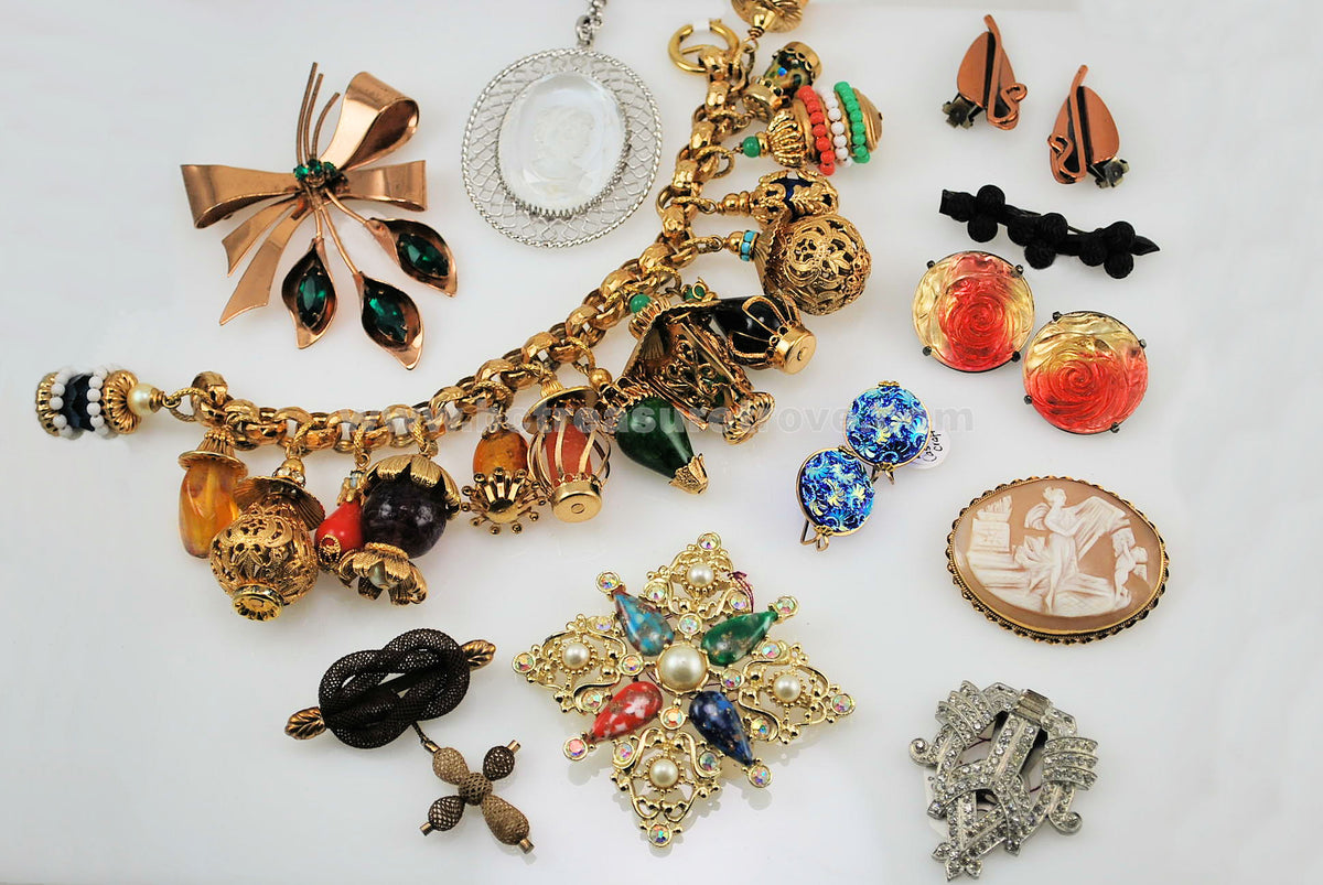 Antique and Vintage Jewelry – Page 2 – Belle à Coeur Treasure Trove