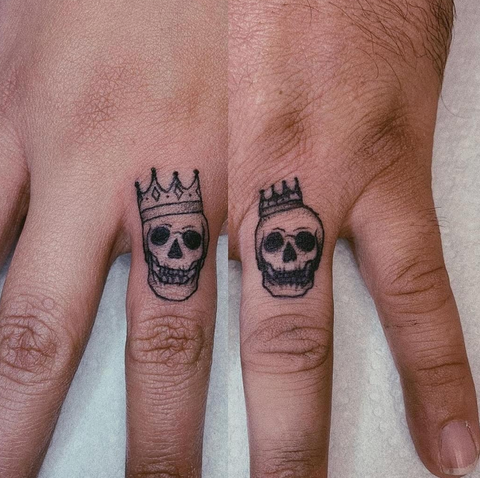 Small finger tattoos skulls