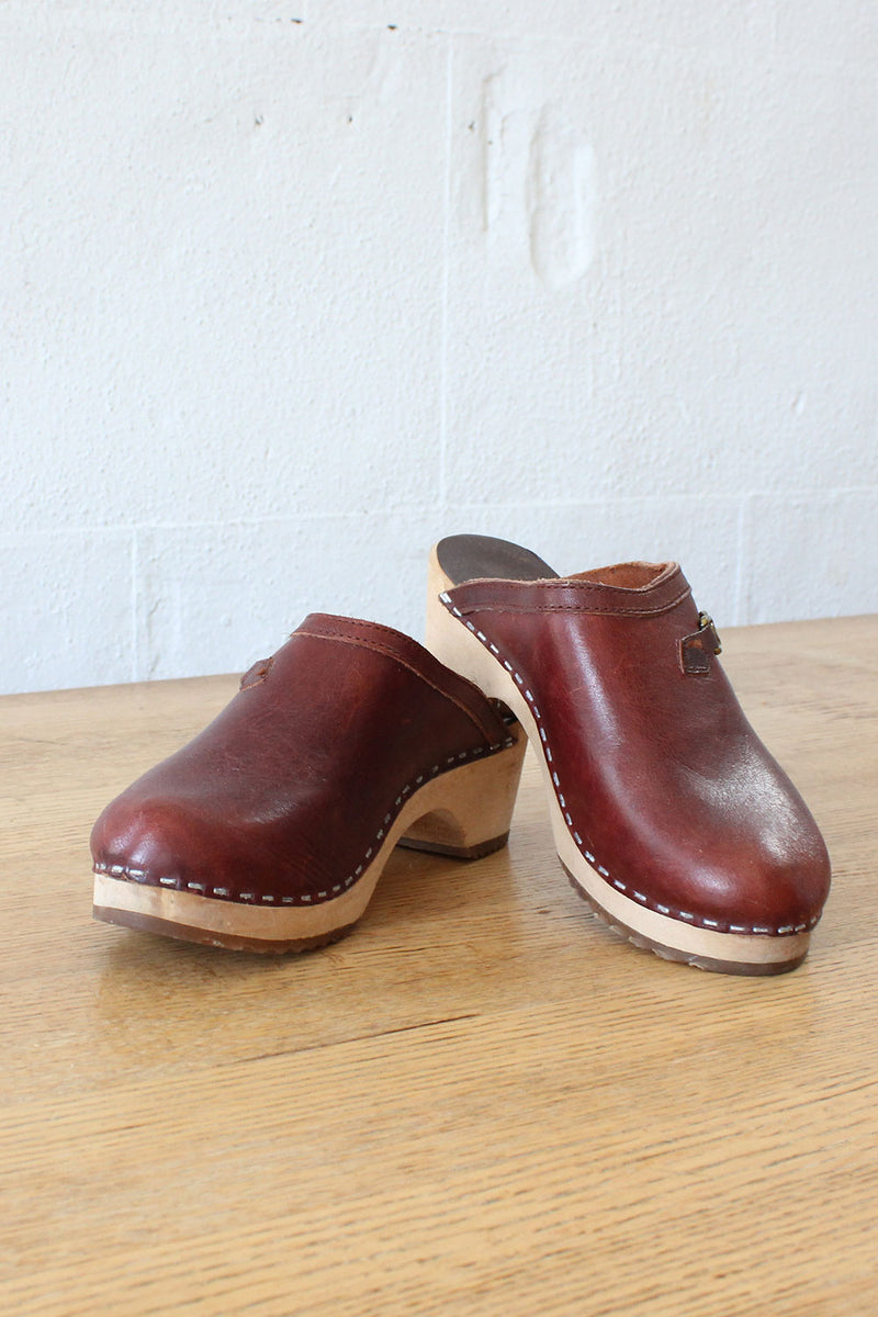 Krone Redwood Clogs 6 – OMNIA