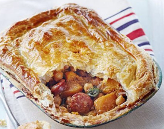 Detail of the chicken, ham and chorizo pie.