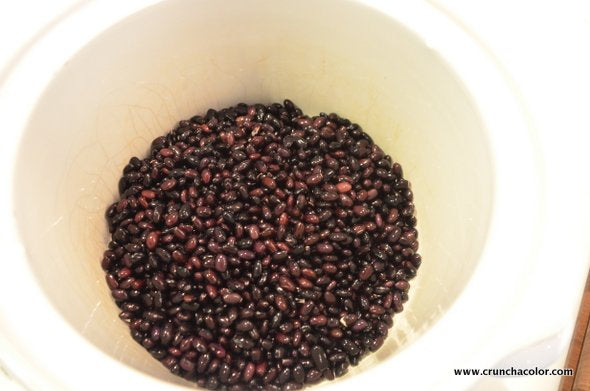 how to cook black beans step two: add to slow cooker