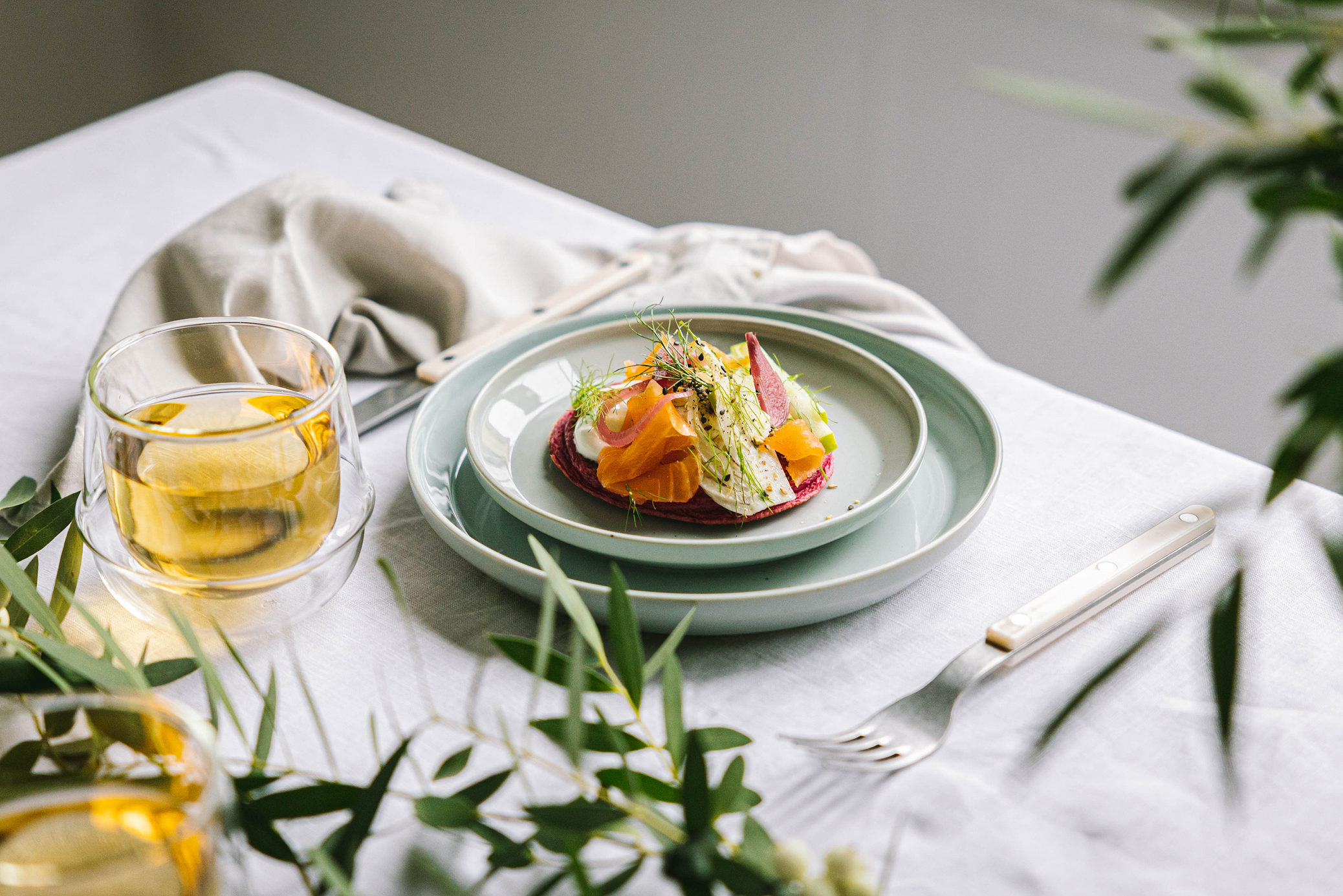 Pink-Blinis-with-Salmon-Lemon-Yogurt-Apple-Fennel-5