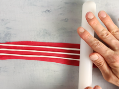 Fondant rolling pin flattening white stripes for cake decorating