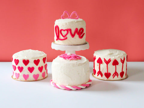 Valentine's Day Mini Cakes with Fondant Decoration