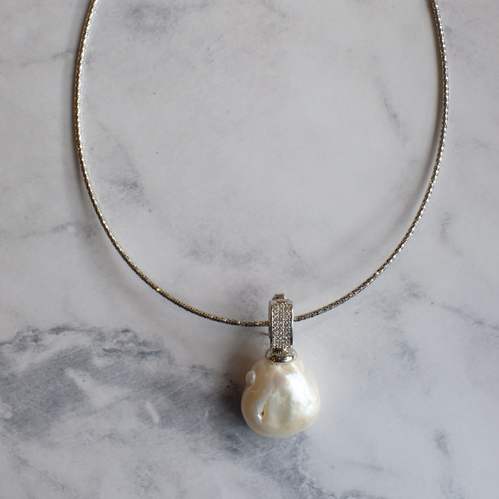 Baroque pearl silver pendant on silver chain
