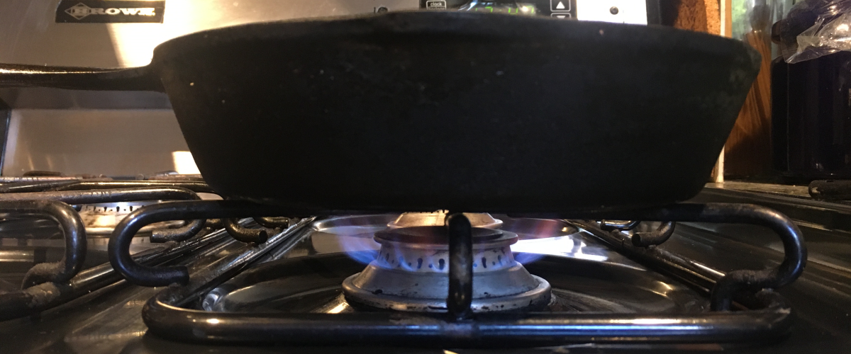 recommended stove setting and flame height for roasting coffee at home in a cast iron pan