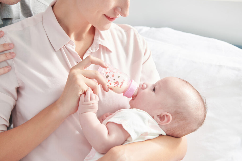 Top Tips: Transitioning from Breastfeeding to Bottle