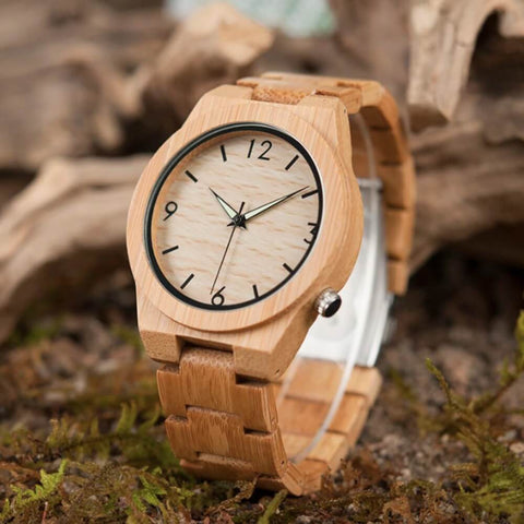 Die Armbanduhr "Bambus Baum" ist aus dem gleichnamigen Material gefertigt