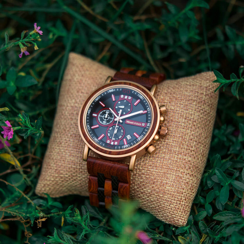 Die Farben des Palisander-Holzes geben der gleichnamigen Uhr ihr Design