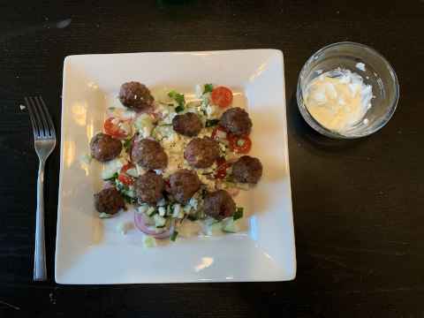 Greek Meatball Salade