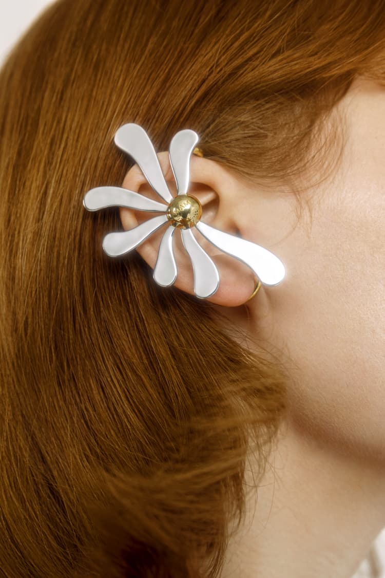 Ear cuff fleur de marguerite en pétales en argent