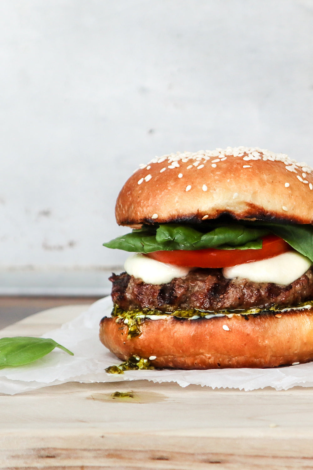 caprese burgers with pesto