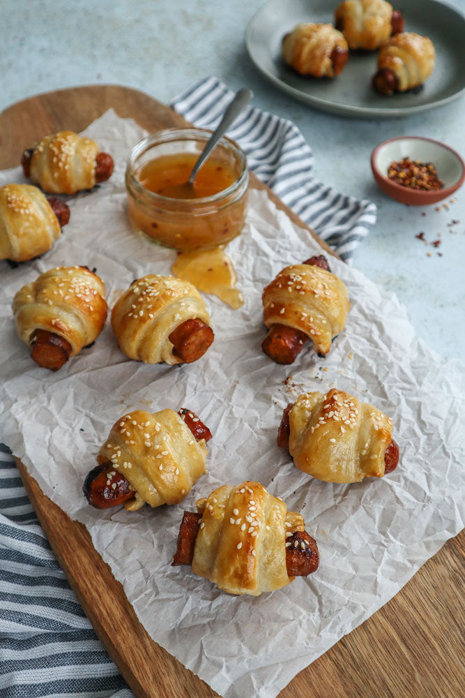 feuilletés aux merguez et fromage de chèvre, sauce à l'abricot