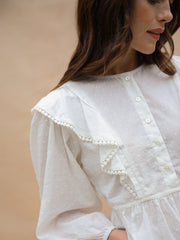 color:WHITE