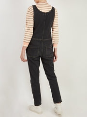 color:BLACK