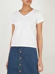 color:WHITE