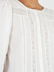 color:WHITE