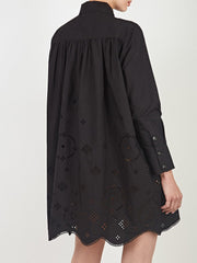 color:BLACK