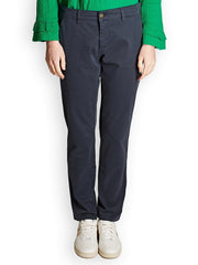 color:Navy