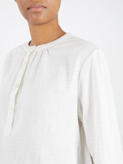 color:CREAM