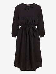 color:BLACK