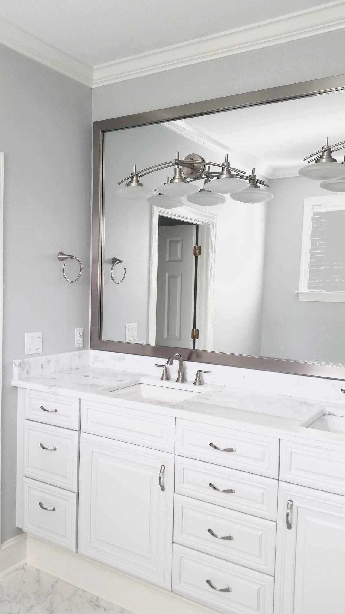 Bathroom Makeover With Wall-Mounted Mirror Frame