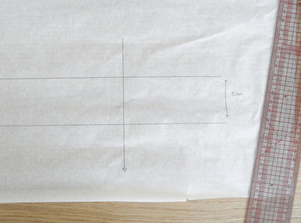 tracer deux lignes parallèles de 5 cm et le droit-fil - blog charlotte auzou