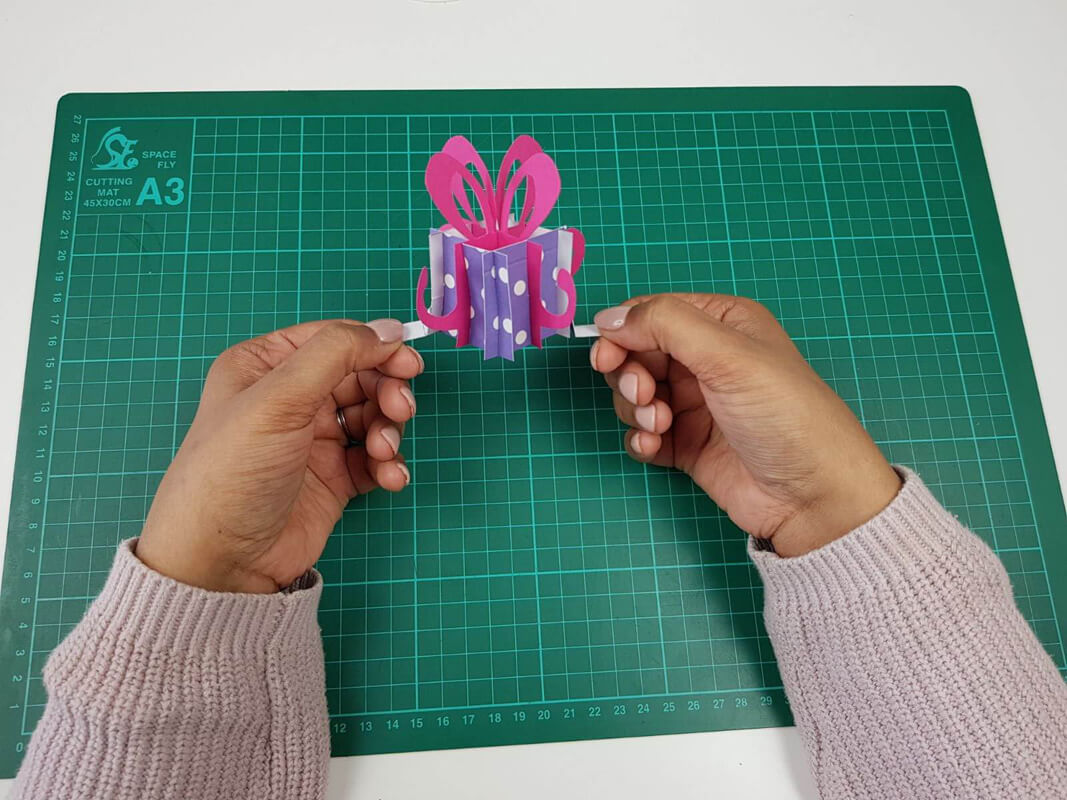 How to make a birthday pop up card tutorial - picture of the pop up present fully constructed