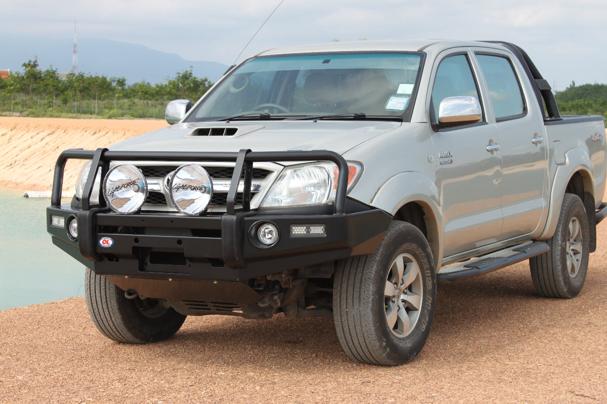 hilux with bullbar